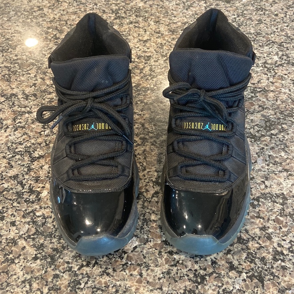 Lightly worn gamma blue 11. Retro Jordan's